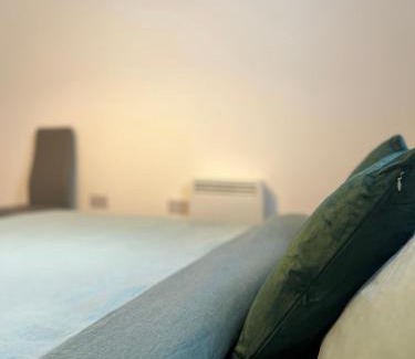 Basildon Apartment | Serenity-ESE Entire Home