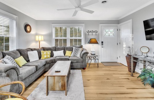 Myrtle Grove House | Serenity-Family/Nurses/Corp Trvl