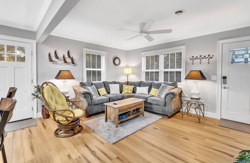 Myrtle Grove House | Serenity-Family/Nurses/Corp Trvl