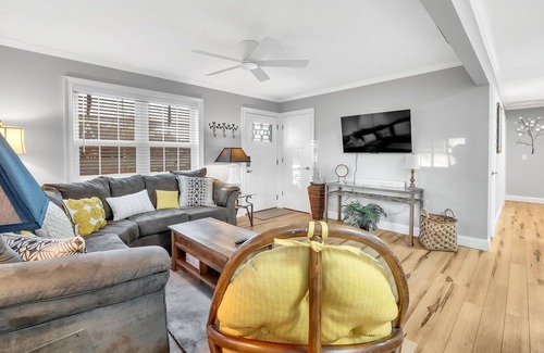 Myrtle Grove House | Serenity-Family/Nurses/Corp Trvl