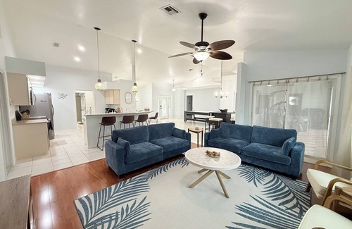 Pinehurst House | Serenity in luxury. Modern 3-bedroom house with large heated saltwater pool