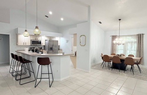 Pinehurst House | Serenity in luxury. Modern 3-bedroom house with large heated saltwater pool
