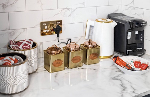 Whitechapel Apartment | Serenity in the City: Best 5BR Home in Whitechapel