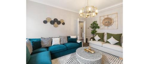 Whitechapel Apartment | Serenity in the City: Best 5BR Home in Whitechapel