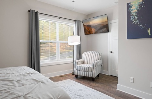 Fairview House | Serenity in the Mountains! Stunning Home for You!