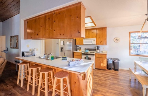 Sonora Cabin | Serenity in the Pines: Cozy Mountain Retreat