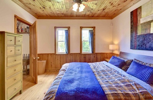 La Minerve Ski Chalet | SERENITY LAKE HOUSE /EXTRA FAST WIFI 110 Mbps