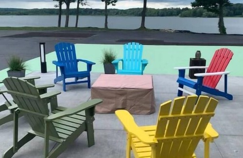 Edinboro House | Serenity Lakeside Cottage