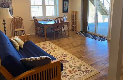 Quinque Apartment | Serenity Lakeview Cottage