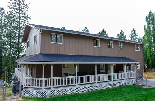 Elk House | Serenity Lodge - big house on the lake for family gatherings