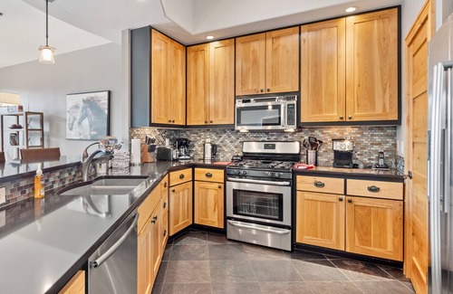 Windcliff Estates Condo | Serenity Luxury Vacation At Windcliff 3 Bedroom Home by RedAwning