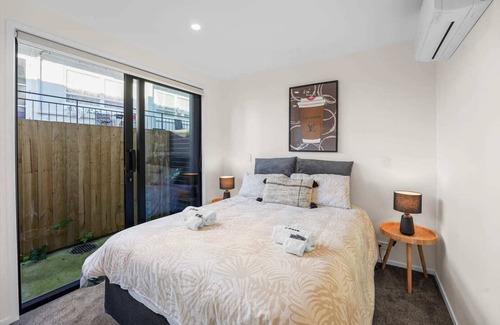 Tauranga House | Serenity: Modern 2BR Escape