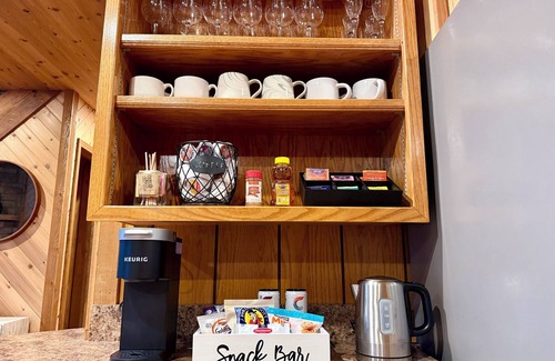 Innsbrook Ski Chalet | Serenity Now – Pristine Lake Chalet with Hot Tub, Kayaks & Peaceful Nature Views