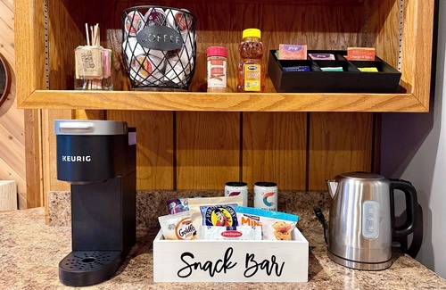 Innsbrook Ski Chalet | Serenity Now – Pristine Lake Chalet with Hot Tub, Kayaks & Peaceful Nature Views