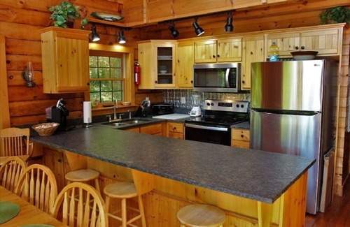 Tuckasegee Cabin | Serenity on Cedar-Lakefront Log Cabin, 10 boats, fire table and luxury hot tub