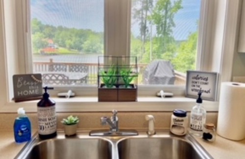 Lake Oconee House | Serenity on Lake Sinclair 3bd 2bth Sleeps 11, Dock, Firepit, +On-Site Boat Ramp!