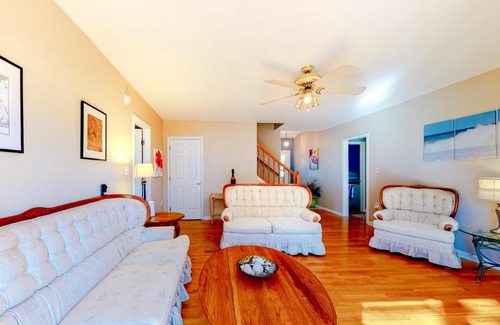 Caine Woods House | Serenity on Sailing Rd