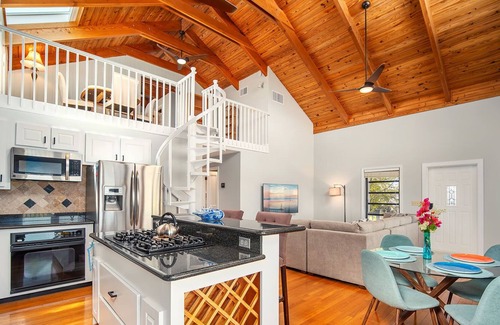 Doctor's Arm House | Serenity on San Remo | New dock & custom pool on Big Pine Key
