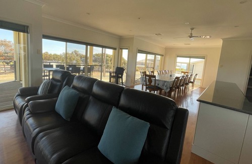 Port Hughes House | SERENITY ON SOUTHEntire double story large family holiday home in Pt Hughes