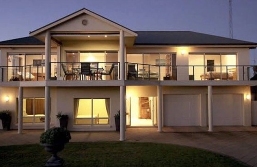 Port Hughes House | SERENITY ON SOUTHEntire double story large family holiday home in Pt Hughes