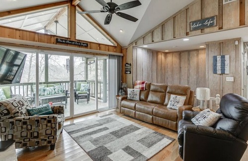 Flowery Branch House | Serenity-on-the-Lake with Dock
