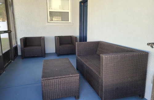 Pinellas Park House | Serenity Palms of Pinellas - Central to all beaches , St. Pete etc!