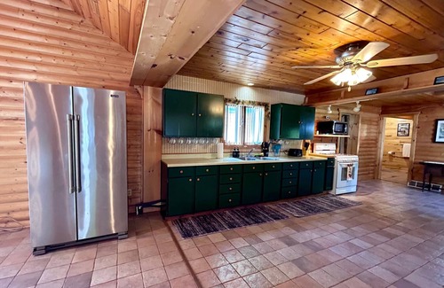 Bessemer House | Serenity POW! Indoor Hot Tub, A/C & 3 Acres!