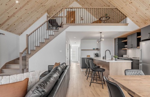 Pont-Rouge Ski Chalet | Serenity - Relaxing getaway - Spa and Arcade games