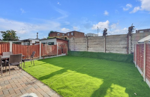 Dagenham House | Serenity Retreat in Dagenham
