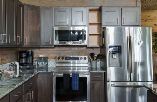 New Plymouth House | Serenity Ridge 6 Br Sleeps 16 Pool Hot Tub