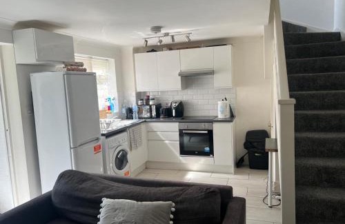 Loxford Apartment | Serenity Short Stays