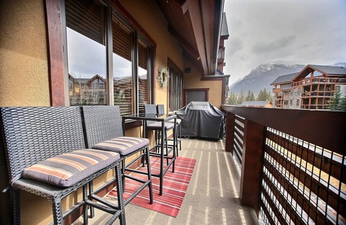 Canmore Condo | ⛰🦝Serenity & Splendor "Your dream getaway at Rundle Cliffs - 2bdrm 2 bthrm⛰
