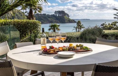 Palm Beach House | Serenity - Stay Waiheke