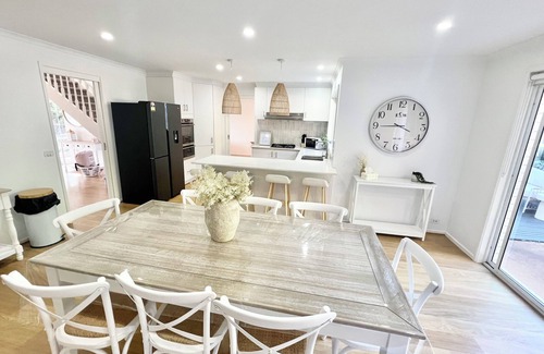 Mount Martha House | SERENITY STAYS: Best price for value - 5 min from beach, cafes and racecourse