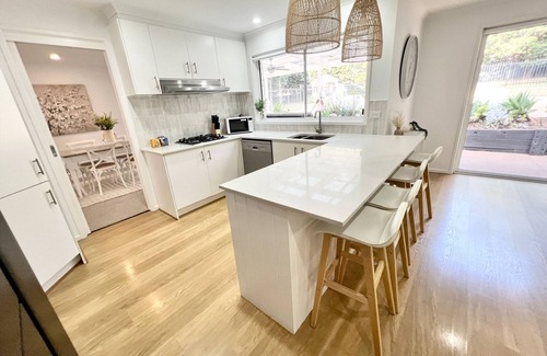 Mount Martha House | SERENITY STAYS: Best price for value - 5 min from beach, cafes and racecourse