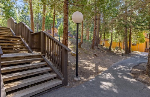 Shaver Lake House | Serenity Townhouse: Mountain Views, Pool &Hot Tub
