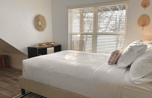 Mannford House | Serenity Unveiled: Sunset & Water Retreat!