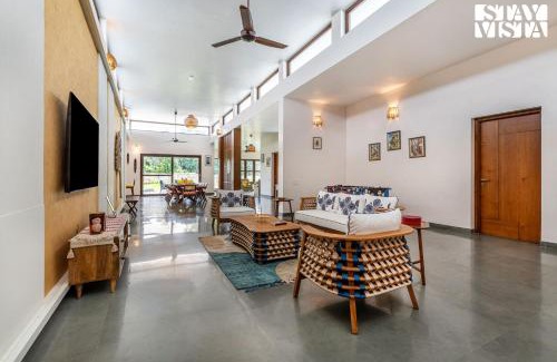 Madikeri Villa | Serenova 4BR with big pvt pool and lawn - Your escape awaits !