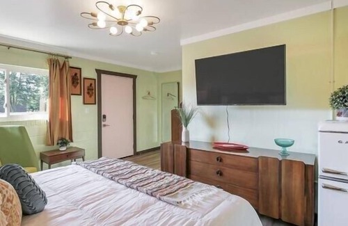 Trenton Hotel | Seriously 60s Room #2 @ Retro Boutique Motel