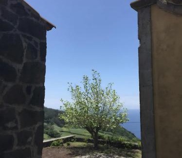 Angra do Heroismo House | Serreta Island Home