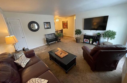 Janesville Apartment | Serviced 2BA/1BA Corporate Apartment