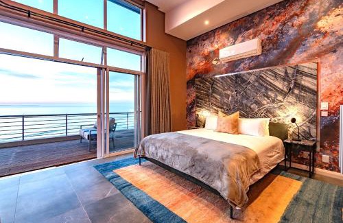 Bloubergstrand Apartment | Serviced Beach Penthouse, 100k Gemstone display, All Ensuite
