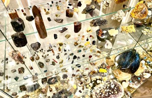 Bloubergstrand Apartment | Serviced Beach Penthouse, 100k Gemstone display, All Ensuite