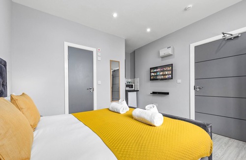 Feltham West Apartment | Serviced Ensuite Room Feltham Heathrow London TW13