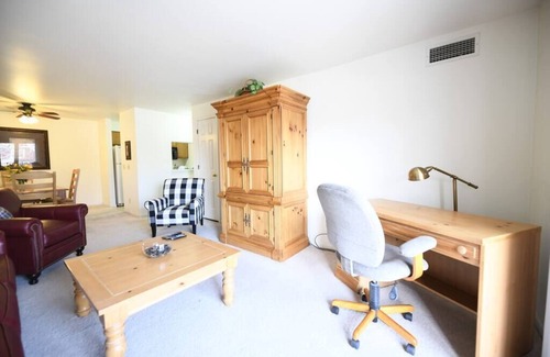 Oshkosh Apartment | Serviced Oshkosh Residence Near River And Downtown