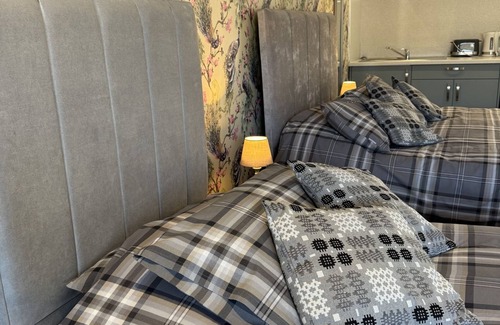 Aberporth Hotel | Serviced room for up to 3 Adults