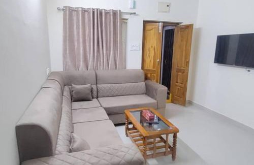 Hyderabad Apartment | Servostay Fully Furnished 2 BHK in Hafeezpet #102