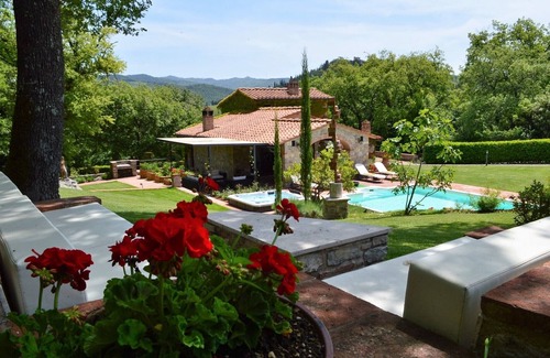 Gaiole in Chianti Villa | Sestuccia is a beautiful Tuscan villa just a short distance from Gaiole in Chianti
