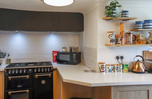 Caernarfon Cottage | Set in the most fantastic elevated position, with simply stunning views.