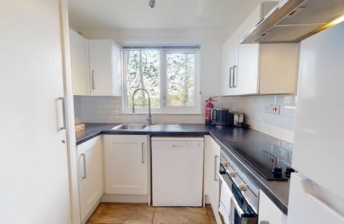 Saint Erth Praze Apartment | Set within the grounds of Tolroy Manor, Strawberry Cottage enjoys use of shared facilities